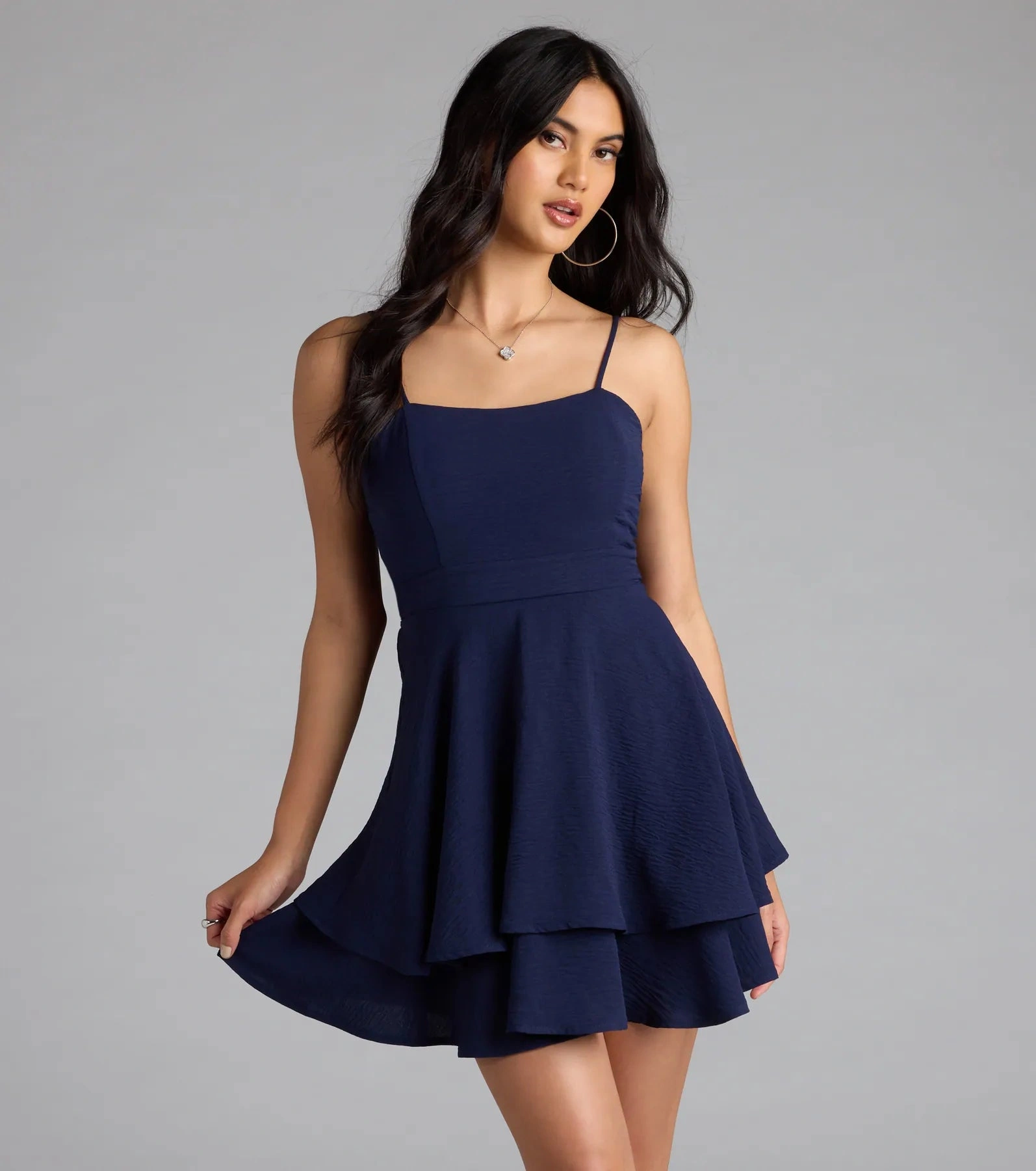 Entzückendes Sommerkleid mit Bindeband und Rüschen Skater-Look für sonnige Tage