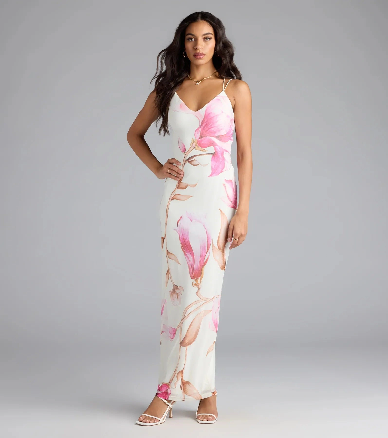 Wunderschönes Blumen-Maxikleid aus Mesh für einen bezaubernden Auftritt Blumenzauber für unvergessliche Momente